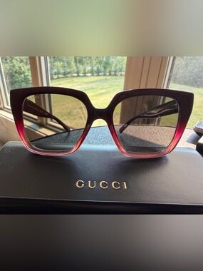 Gucci Sherri line Gradient Women's Sunglasses.  New with case